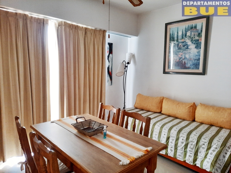 Temporario – Excelente 2 ambientes – sobre peatonal Lavalle